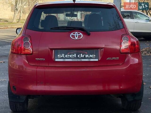 Красный Тойота Аурис, объемом двигателя 1.6 л и пробегом 402 тыс. км за 6499 $, фото 4 на Automoto.ua