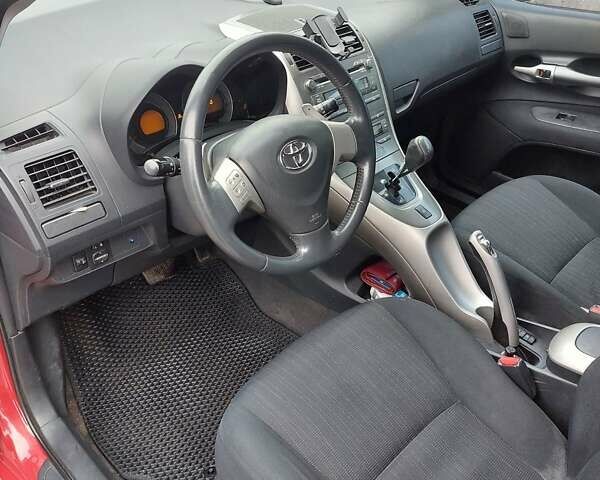 Червоний Тойота Ауріс, об'ємом двигуна 1.6 л та пробігом 243 тис. км за 6900 $, фото 14 на Automoto.ua