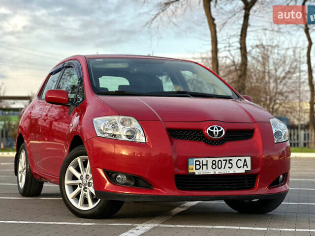 Червоний Тойота Ауріс, об'ємом двигуна 1.6 л та пробігом 85 тис. км за 8700 $, фото 1 на Automoto.ua