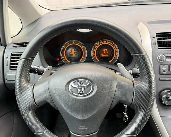 Красный Тойота Аурис, объемом двигателя 1.6 л и пробегом 181 тыс. км за 5950 $, фото 17 на Automoto.ua