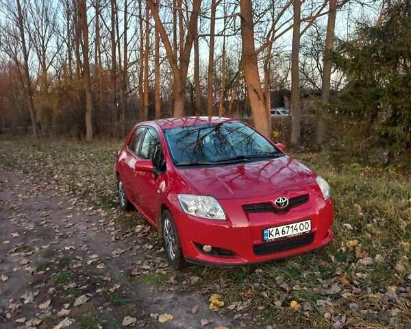 Червоний Тойота Ауріс, об'ємом двигуна 1.6 л та пробігом 178 тис. км за 7800 $, фото 1 на Automoto.ua