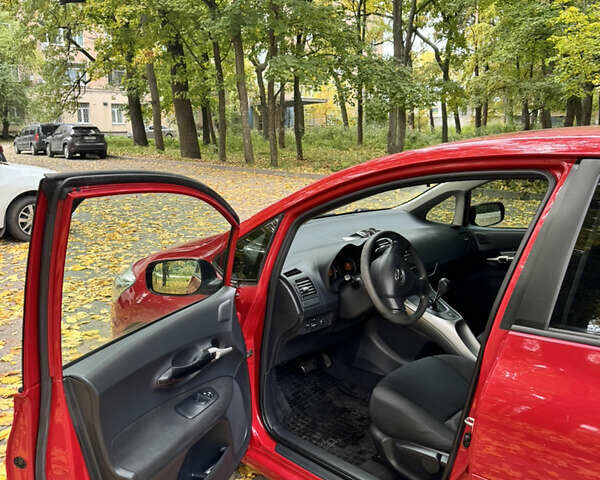 Красный Тойота Аурис, объемом двигателя 1.6 л и пробегом 230 тыс. км за 5399 $, фото 9 на Automoto.ua