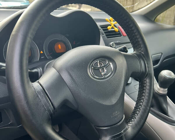 Червоний Тойота Ауріс, об'ємом двигуна 1.36 л та пробігом 229 тис. км за 6300 $, фото 14 на Automoto.ua