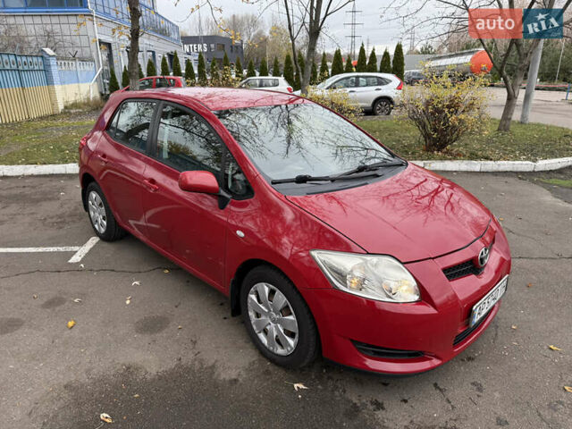 Красный Тойота Аурис, объемом двигателя 1.6 л и пробегом 181 тыс. км за 5950 $, фото 2 на Automoto.ua