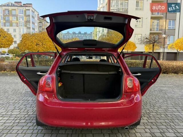 Червоний Тойота Ауріс, об'ємом двигуна 1.4 л та пробігом 220 тис. км за 7000 $, фото 36 на Automoto.ua