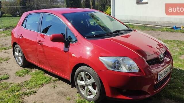 Красный Тойота Аурис, объемом двигателя 1.36 л и пробегом 250 тыс. км за 6000 $, фото 5 на Automoto.ua