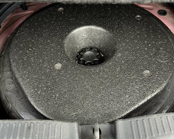 Красный Тойота Аурис, объемом двигателя 0 л и пробегом 218 тыс. км за 5900 $, фото 17 на Automoto.ua