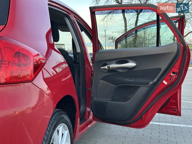 Червоний Тойота Ауріс, об'ємом двигуна 1.6 л та пробігом 85 тис. км за 8700 $, фото 34 на Automoto.ua
