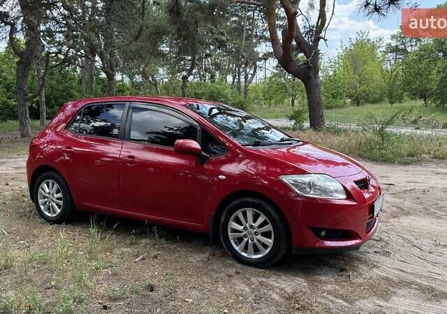 Червоний Тойота Ауріс, об'ємом двигуна 1.6 л та пробігом 175 тис. км за 7100 $, фото 2 на Automoto.ua