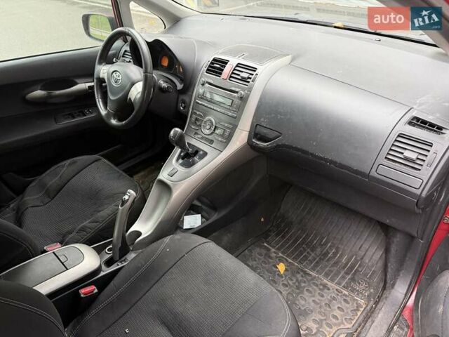 Красный Тойота Аурис, объемом двигателя 1.6 л и пробегом 200 тыс. км за 4500 $, фото 42 на Automoto.ua