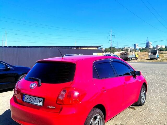 Красный Тойота Аурис, объемом двигателя 1.6 л и пробегом 150 тыс. км за 6500 $, фото 1 на Automoto.ua