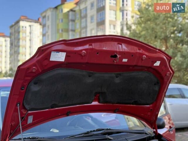 Червоний Тойота Ауріс, об'ємом двигуна 1.4 л та пробігом 220 тис. км за 7000 $, фото 49 на Automoto.ua