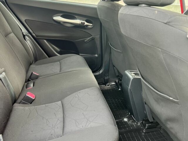 Красный Тойота Аурис, объемом двигателя 1.4 л и пробегом 229 тыс. км за 6300 $, фото 11 на Automoto.ua