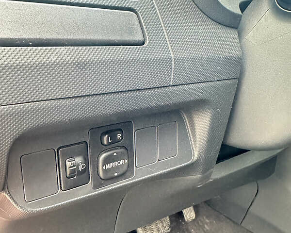 Красный Тойота Аурис, объемом двигателя 1.6 л и пробегом 104 тыс. км за 7200 $, фото 11 на Automoto.ua