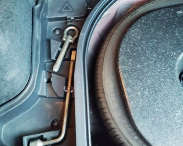 Красный Тойота Аурис, объемом двигателя 1.6 л и пробегом 112 тыс. км за 7200 $, фото 26 на Automoto.ua