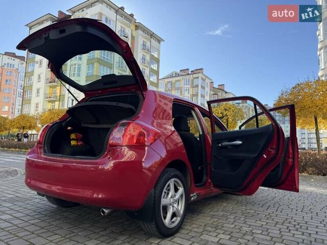 Червоний Тойота Ауріс, об'ємом двигуна 1.4 л та пробігом 220 тис. км за 7000 $, фото 37 на Automoto.ua