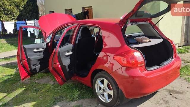 Красный Тойота Аурис, объемом двигателя 1.36 л и пробегом 250 тыс. км за 6000 $, фото 9 на Automoto.ua