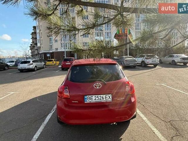 Красный Тойота Аурис, объемом двигателя 1.6 л и пробегом 399 тыс. км за 5700 $, фото 4 на Automoto.ua
