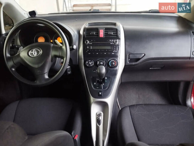 Красный Тойота Аурис, объемом двигателя 1.6 л и пробегом 112 тыс. км за 7200 $, фото 14 на Automoto.ua