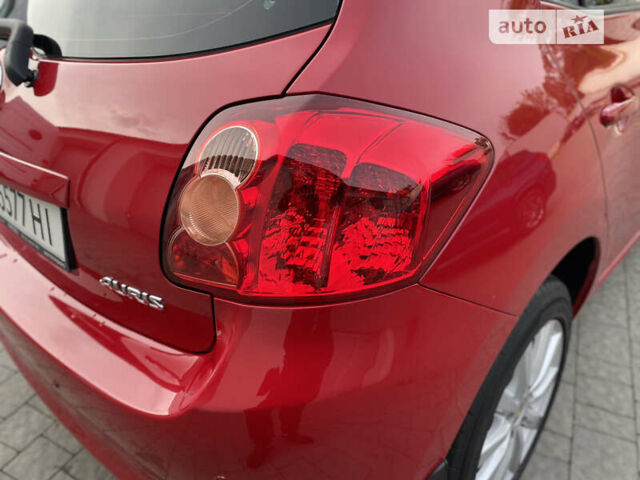 Червоний Тойота Ауріс, об'ємом двигуна 1.6 л та пробігом 103 тис. км за 6900 $, фото 4 на Automoto.ua