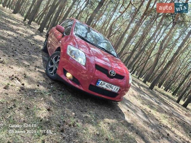 Красный Тойота Аурис, объемом двигателя 1.6 л и пробегом 140 тыс. км за 6300 $, фото 10 на Automoto.ua