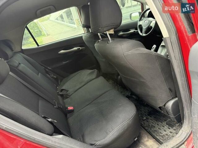 Красный Тойота Аурис, объемом двигателя 1.6 л и пробегом 200 тыс. км за 4500 $, фото 44 на Automoto.ua