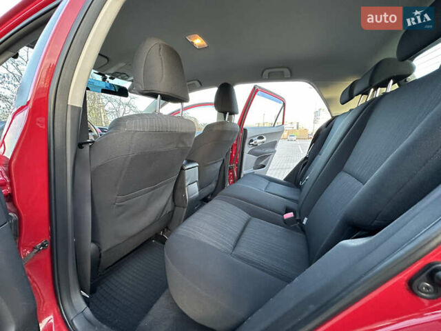 Червоний Тойота Ауріс, об'ємом двигуна 1.6 л та пробігом 85 тис. км за 8700 $, фото 4 на Automoto.ua