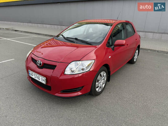 Красный Тойота Аурис, объемом двигателя 1.6 л и пробегом 181 тыс. км за 5950 $, фото 2 на Automoto.ua