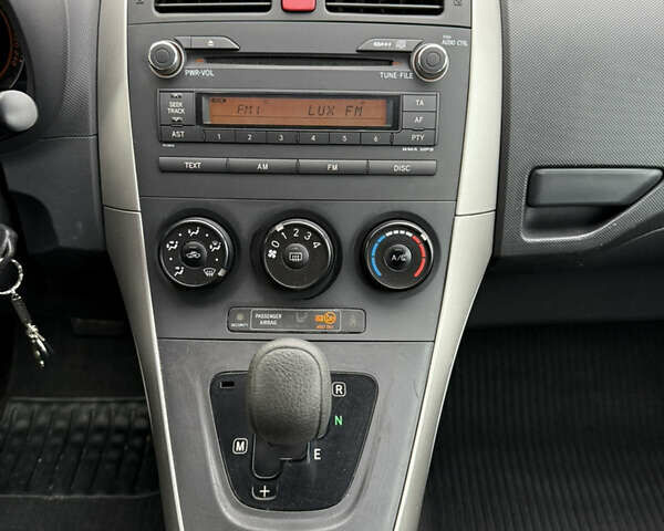 Красный Тойота Аурис, объемом двигателя 1.6 л и пробегом 181 тыс. км за 5950 $, фото 22 на Automoto.ua