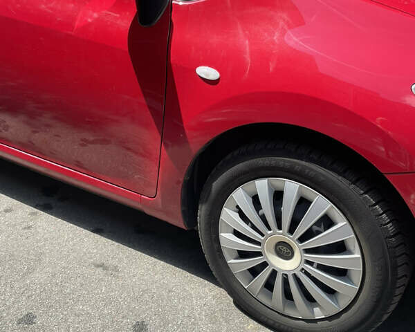 Красный Тойота Аурис, объемом двигателя 1.6 л и пробегом 65 тыс. км за 7200 $, фото 4 на Automoto.ua