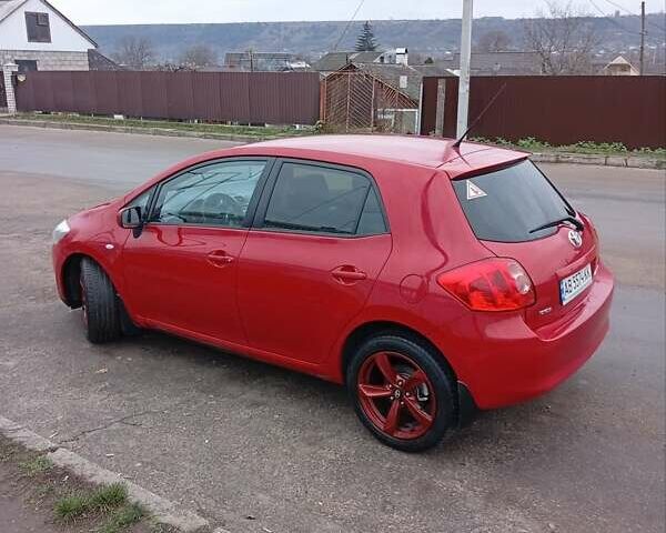 Красный Тойота Аурис, объемом двигателя 1.6 л и пробегом 98 тыс. км за 7300 $, фото 5 на Automoto.ua