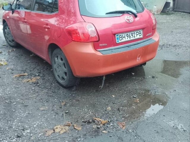 Красный Тойота Аурис, объемом двигателя 1.6 л и пробегом 130 тыс. км за 3300 $, фото 1 на Automoto.ua