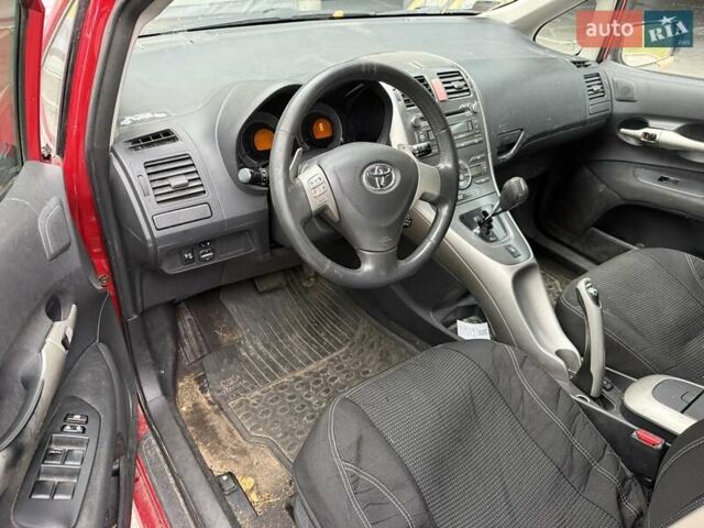 Красный Тойота Аурис, объемом двигателя 1.6 л и пробегом 200 тыс. км за 4500 $, фото 37 на Automoto.ua