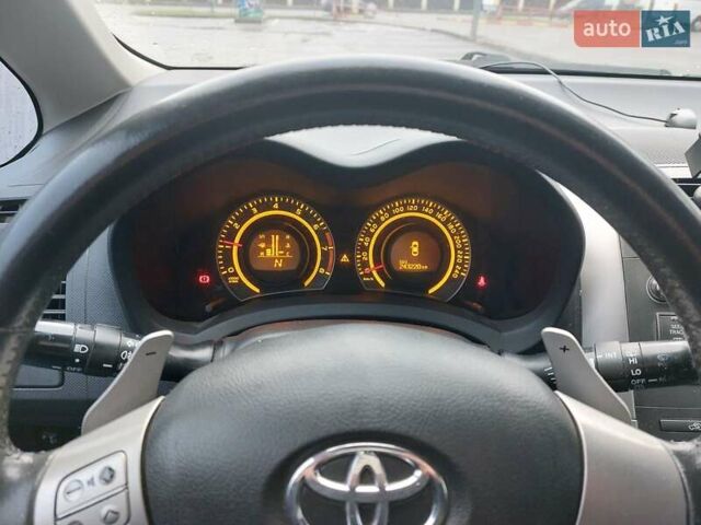 Червоний Тойота Ауріс, об'ємом двигуна 1.6 л та пробігом 243 тис. км за 6900 $, фото 15 на Automoto.ua