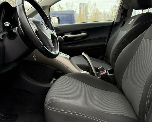 Красный Тойота Аурис, объемом двигателя 1.6 л и пробегом 181 тыс. км за 5950 $, фото 17 на Automoto.ua