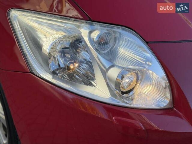 Червоний Тойота Ауріс, об'ємом двигуна 1.4 л та пробігом 220 тис. км за 7000 $, фото 41 на Automoto.ua