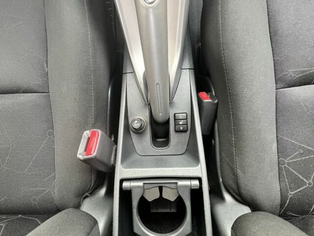 Красный Тойота Аурис, объемом двигателя 1.4 л и пробегом 229 тыс. км за 6300 $, фото 20 на Automoto.ua