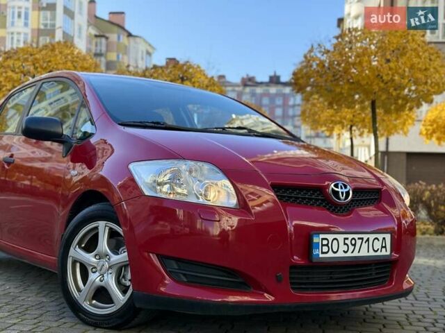 Червоний Тойота Ауріс, об'ємом двигуна 1.4 л та пробігом 220 тис. км за 7000 $, фото 3 на Automoto.ua