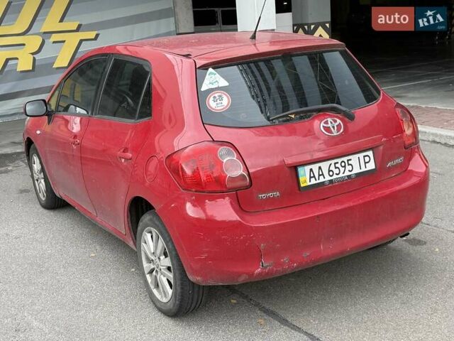 Красный Тойота Аурис, объемом двигателя 1.6 л и пробегом 200 тыс. км за 4500 $, фото 4 на Automoto.ua
