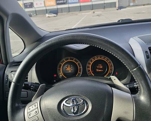 Червоний Тойота Ауріс, об'ємом двигуна 1.6 л та пробігом 142 тис. км за 6950 $, фото 11 на Automoto.ua