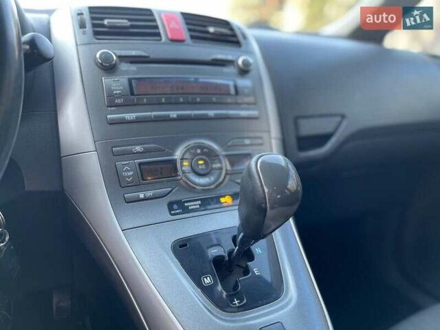 Красный Тойота Аурис, объемом двигателя 1.6 л и пробегом 402 тыс. км за 6499 $, фото 20 на Automoto.ua