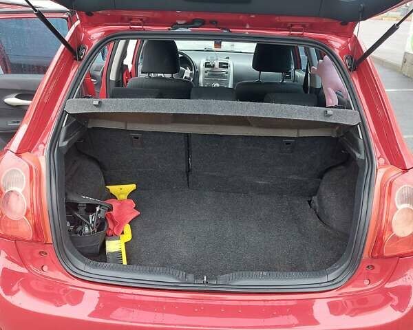 Червоний Тойота Ауріс, об'ємом двигуна 1.6 л та пробігом 243 тис. км за 6900 $, фото 5 на Automoto.ua