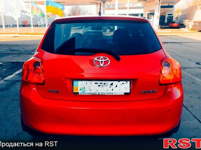 Красный Тойота Аурис, объемом двигателя 1.6 л и пробегом 80 тыс. км за 8300 $, фото 4 на Automoto.ua