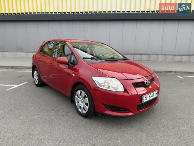 Красный Тойота Аурис, объемом двигателя 1.6 л и пробегом 181 тыс. км за 5950 $, фото 1 на Automoto.ua