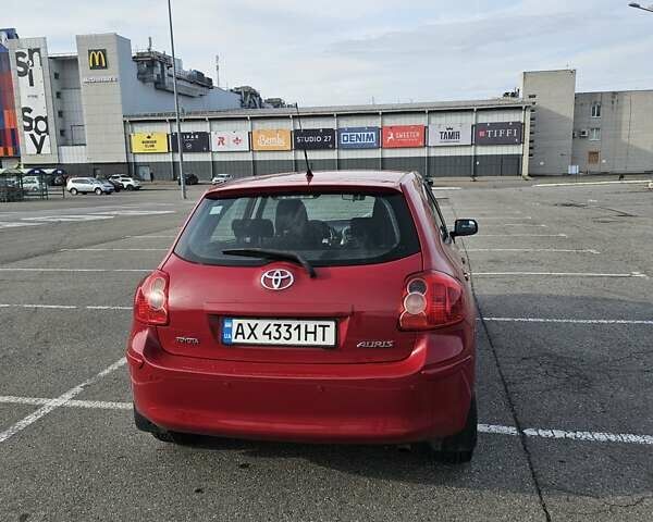 Червоний Тойота Ауріс, об'ємом двигуна 1.6 л та пробігом 142 тис. км за 6950 $, фото 3 на Automoto.ua