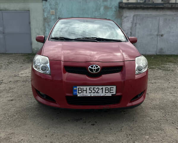 Красный Тойота Аурис, объемом двигателя 1.6 л и пробегом 104 тыс. км за 7200 $, фото 1 на Automoto.ua