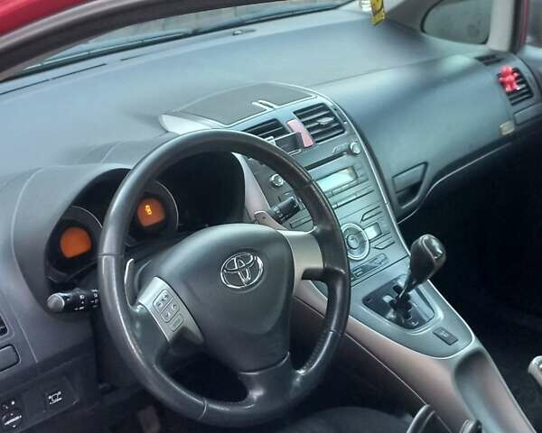 Червоний Тойота Ауріс, об'ємом двигуна 1.6 л та пробігом 178 тис. км за 7800 $, фото 3 на Automoto.ua