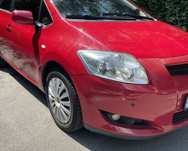 Красный Тойота Аурис, объемом двигателя 1.6 л и пробегом 65 тыс. км за 7200 $, фото 1 на Automoto.ua