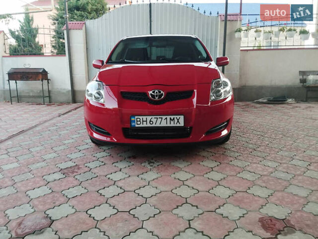 Красный Тойота Аурис, объемом двигателя 1.6 л и пробегом 112 тыс. км за 7200 $, фото 2 на Automoto.ua