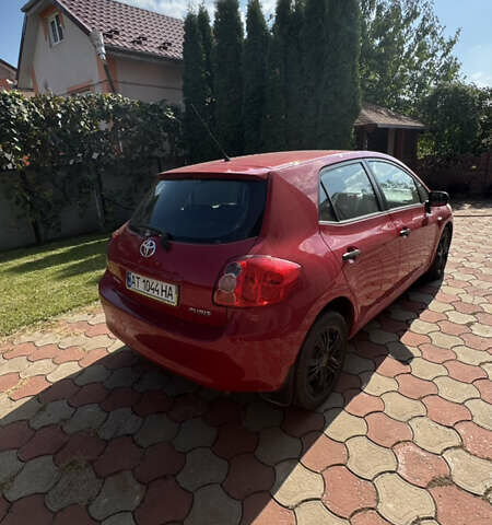 Красный Тойота Аурис, объемом двигателя 1.33 л и пробегом 210 тыс. км за 5300 $, фото 2 на Automoto.ua